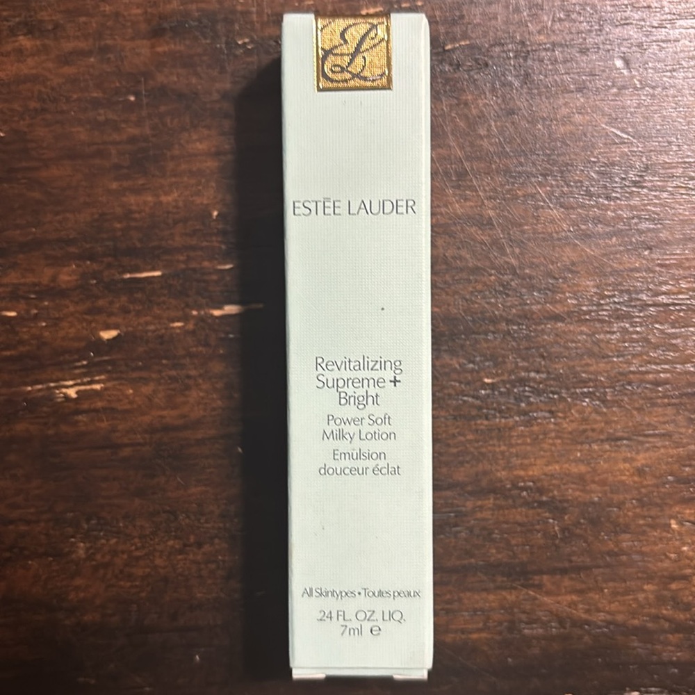 Estée Lauder 8-Piece Skincare, Lip, & Makeup Bundle - Picture 5 of 12